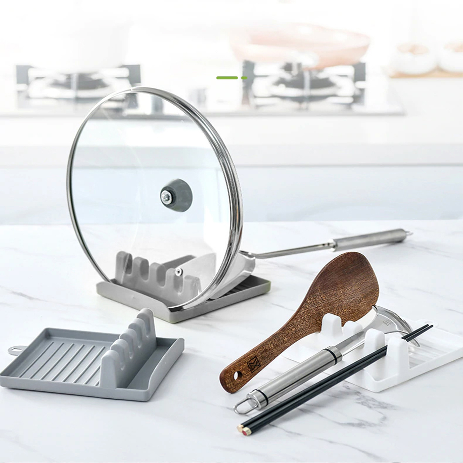 Plastic Spoon Rest – Kitchen Utensil Holder Stand (Random Color) | No-Mess Cooking Tool for Stove & Countertop