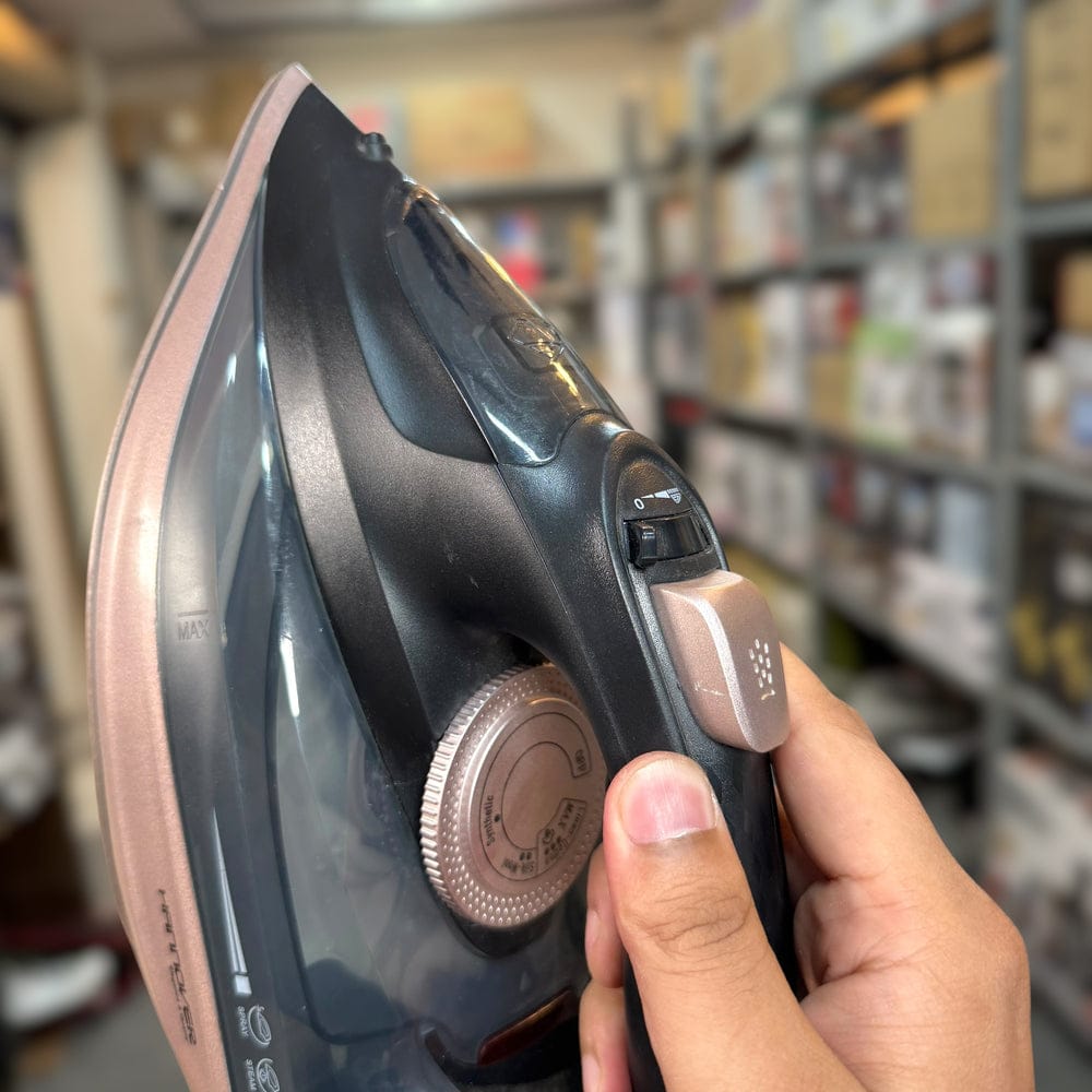 Hannover Steam Iron โ 2200W German Lot | Ceramic Soleplate, Vertical & Burst Steam, Self-Cleaning, Adjustable Temperature Control - Image 4