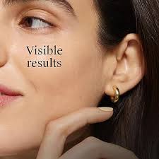 This mascara is specially formulated for mature eyes and sensitive skin, so handle with care during application. - Image 4